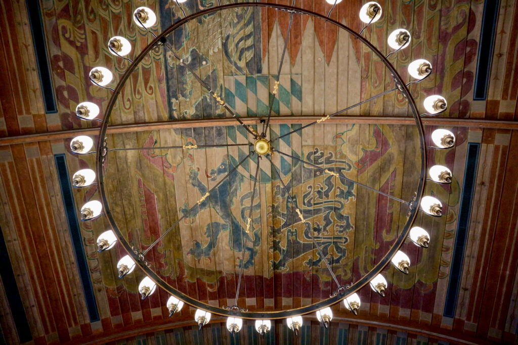 Stunning chandelier in festaal festival hall