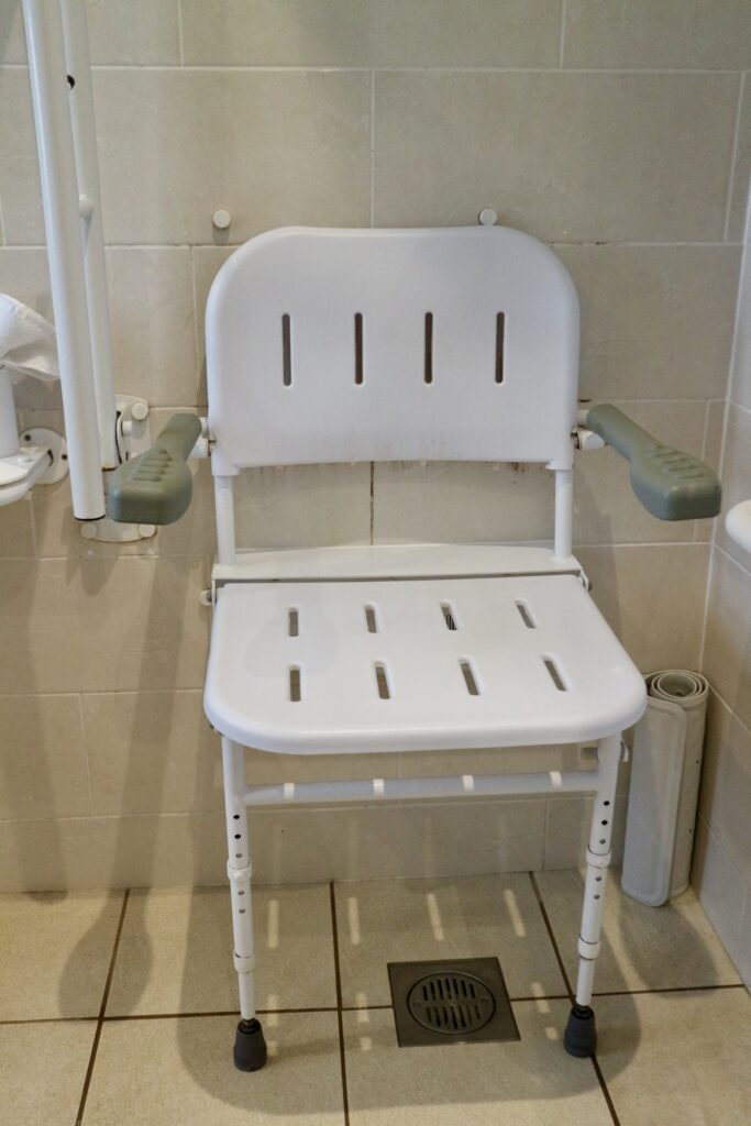 Shower seat with armrests